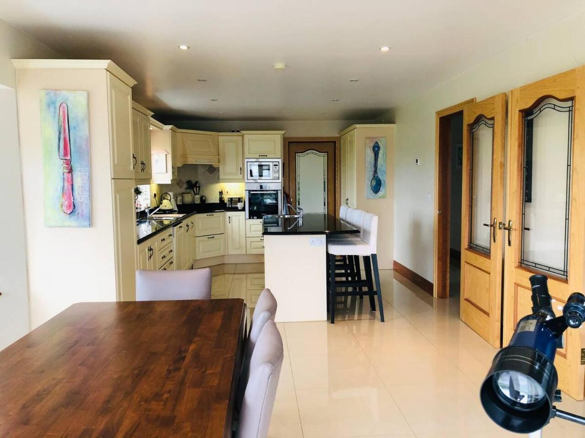 Connemara. 3 Bedroom, 8 Bed, Holiday Home กัลเวย์ ภายนอก รูปภาพ